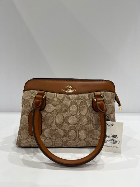 شنطة COACH